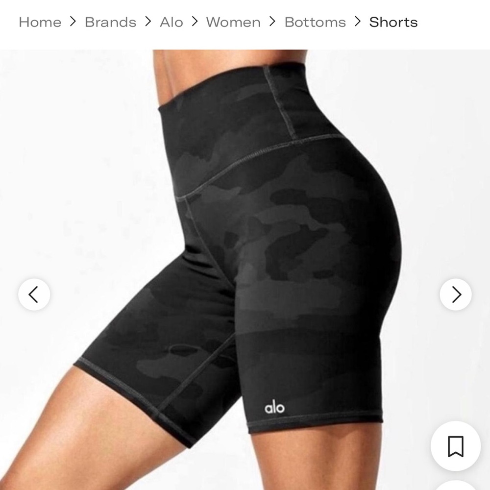 ALO Yoga Women's Black Camo Shorts